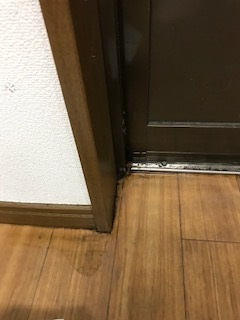 ドアや継ぎ目からの浸水だったようです。